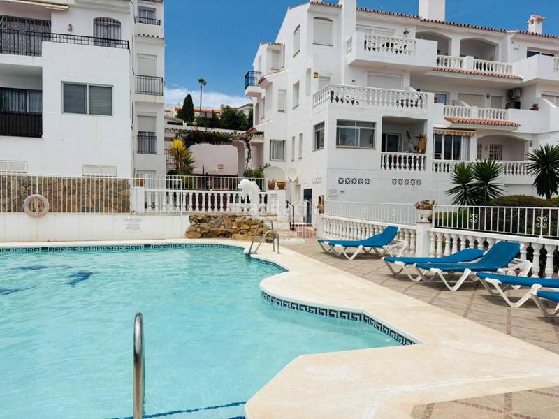 Foto 67c4d56b-610e-4cdb-a56f-bf7ac7ef25e1. Appartamento con parcheggio piscina in Alcorrín Manilva