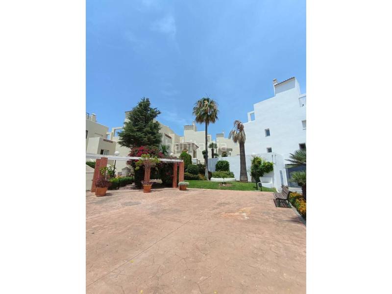 Foto 98434100-d2fa-4c90-a75d-d2eee291363c. Piso  en venta costa29690 en bahía de Casares Casares