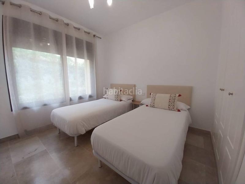 Foto c557d1b9-62d9-48f6-b79d-868cf76716a2. Pis amb calefacció aparcament piscina a La Duquesa Manilva