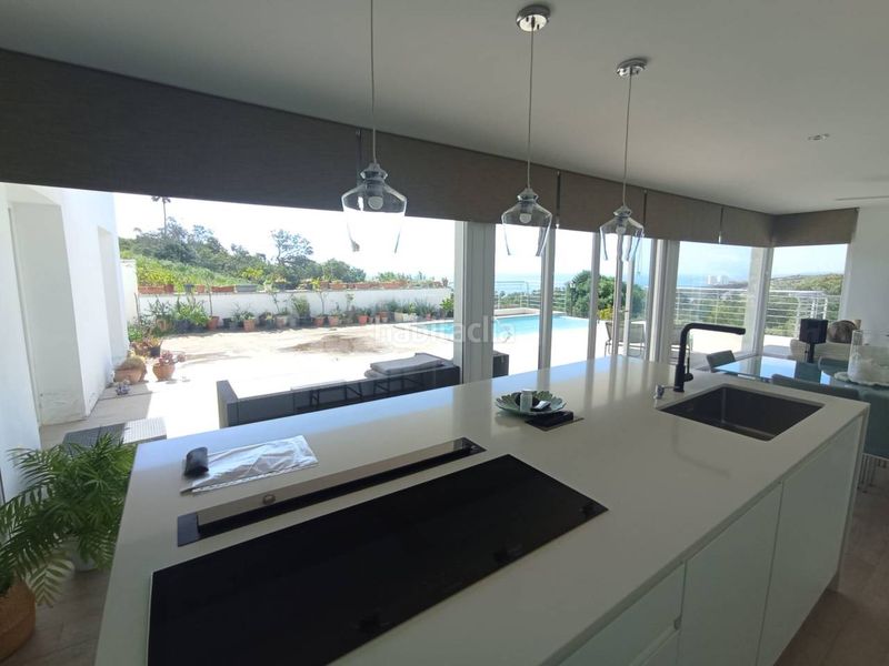 Foto 8f6ec926-4487-4734-ad41-86d8ddeeb6f5. Casa amb calefacció aparcament piscina a Chullera Manilva