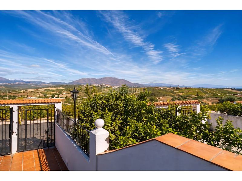 Foto f3eb42d0-e94b-43c2-8903-7e8383f08a4d. Casa amb aparcament a Manilva pueblo Manilva