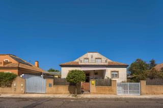 Xalet  Calle albacora. Mejore su calidad de vida en una zona residencial. ideal como se