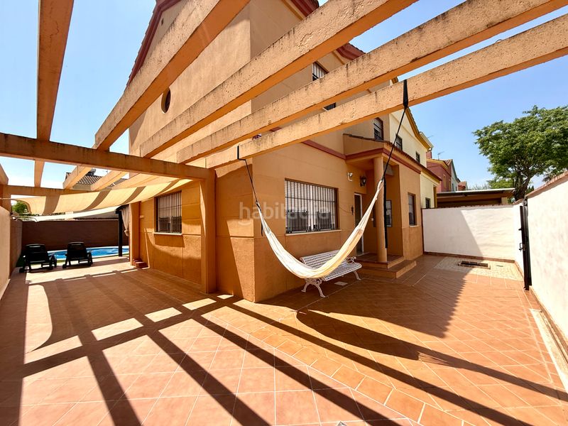 Foto 4cabfdab-0a88-4372-8f09-ce9e3e5e17b0. Casa aparellada amb xemeneia aparcament piscina a Espartinas
