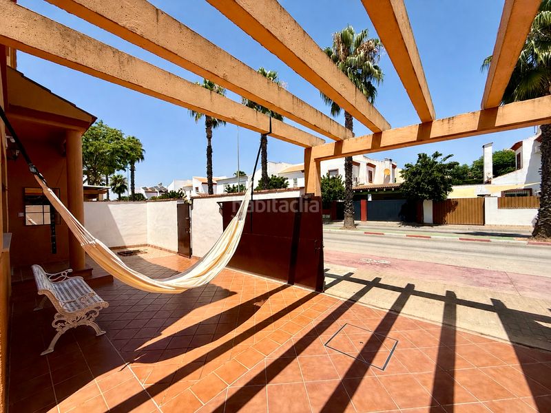 Foto 65b938a8-d491-4f10-9e3a-15633ca152b3. Casa aparellada amb xemeneia aparcament piscina a Espartinas