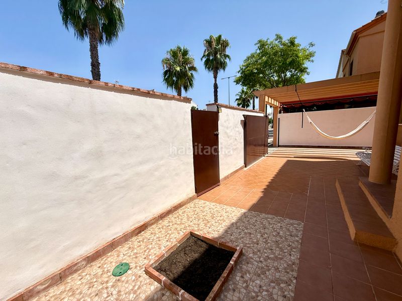 Foto 71ac412b-53f8-4c48-a911-c27eb67aa631. Casa aparellada amb xemeneia aparcament piscina a Espartinas