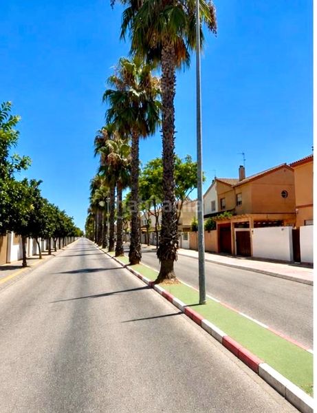 Foto 7f8bbc86-b298-4e46-9b81-bd8a8084bd50. Casa aparellada amb xemeneia aparcament piscina a Espartinas