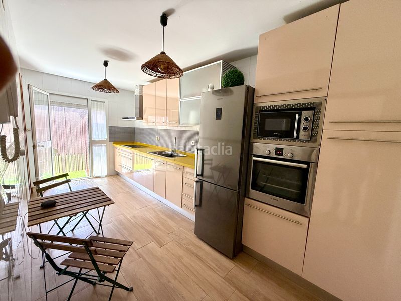 Foto d6b889c3-7618-4457-84bb-dfa0a73f9131. Casa aparellada amb xemeneia aparcament piscina a Espartinas