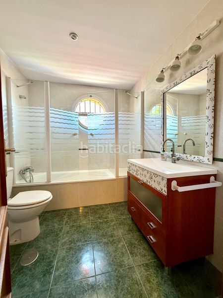 Foto f7befa7d-7793-41ed-9b29-e34fbbe75c3b. Casa aparellada amb xemeneia aparcament piscina a Espartinas