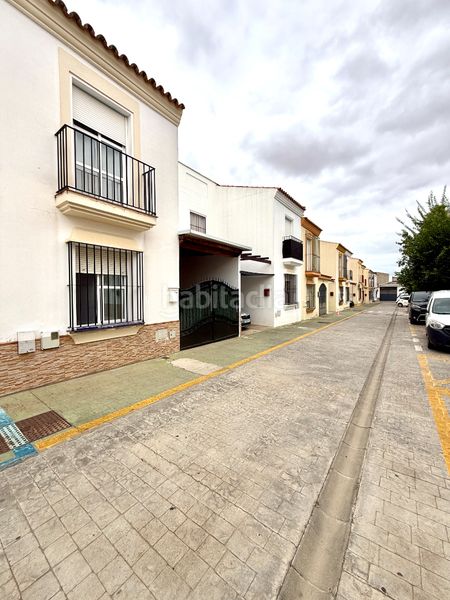Foto 1bfbce33-c215-4a1c-bfbc-71c33e377a82. Casa adossada amb aparcament a Bollullos de la Mitación