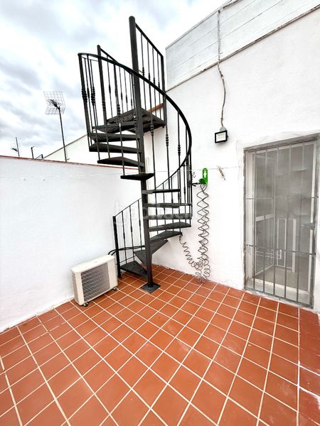 Foto 735a1dfe-5866-46ef-ad99-72a7c27df11e. Casa adossada amb aparcament a Bollullos de la Mitación