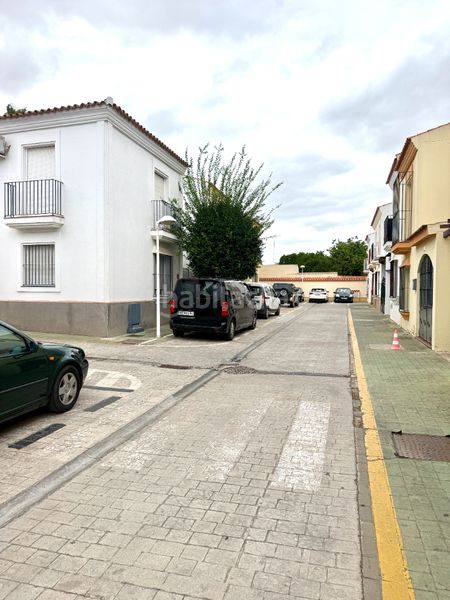 Foto 83173073-ec35-4e72-a5b5-fc2e784535d0. Casa adossada amb aparcament a Bollullos de la Mitación