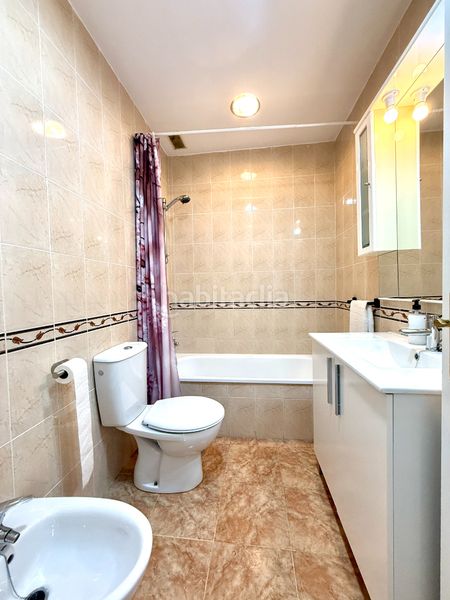 Foto b834f8d6-ff82-4e6d-95da-0c045e3156cc. Casa adossada amb aparcament a Bollullos de la Mitación