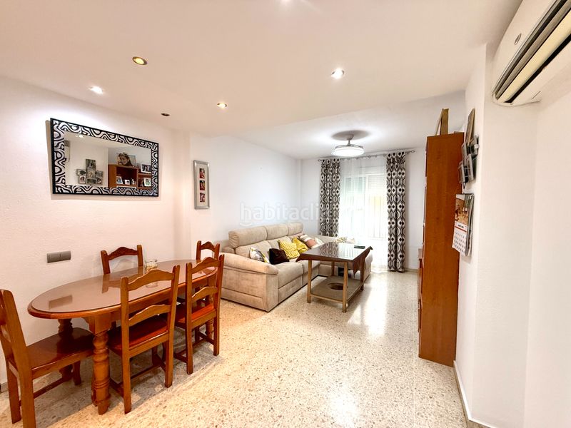 Foto e0d226af-7bc4-4aaa-8172-d05fd473baff. Casa adossada amb aparcament a Bollullos de la Mitación