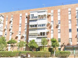 Miete Etagenwohnung  Avenida san lázaro. Sólo estudiantes. 3 dorm. 1 baño. muy buen estado.
