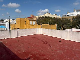 Casa en Crevillet. Magnifica casa  a reformar con terraza amplia con vistas a la av