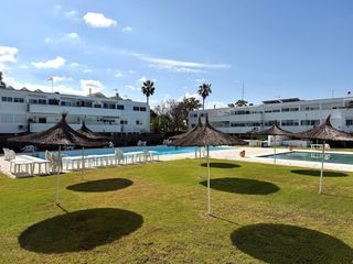 Pis a El Juncal - Vallealto. Amplio piso de 4 dormitorios, zonas comunes, parking, y piscina