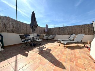 Casa adossada en Pinar Alto. Quieres un adosado en avenida de la libertad con sol�rium?