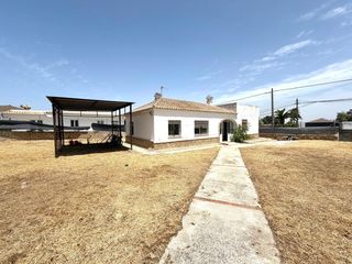 Xalet en Carretera de Sanl�car - Sudam�rica. Buscas una parcela hipotecable con vivienda?