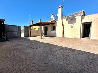 Xalet en Cuatro Pinos - El Carmen. Parcela con casa en la zona de la andreita