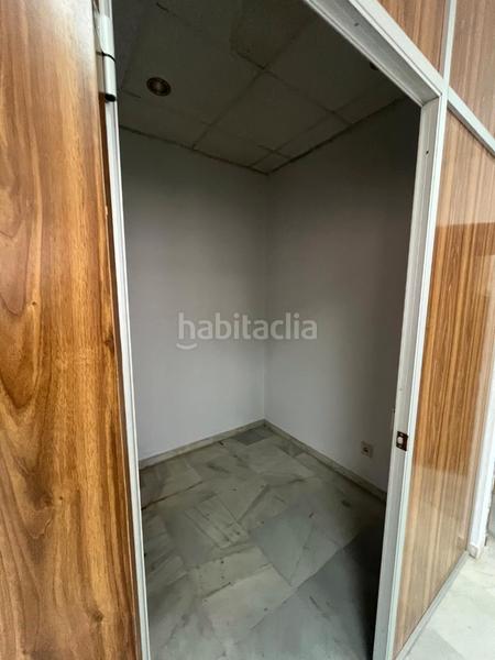 Foto 0d9a0710-b92b-46a5-8e08-8dc70cb5b94e. Office space in Cruz Roja Sevilla