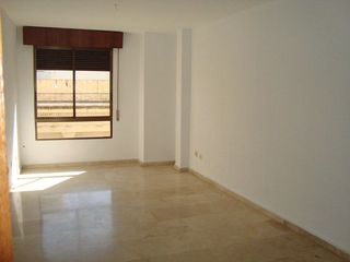 Lloguer Apartament a Centro. Amplio apartamento cerca del corte ingles