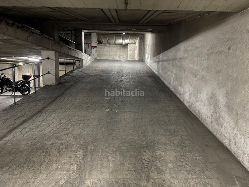 Foto f935d993-7064-4516-8d2b-089e3ec47430. Aparcament cotxe a Úbeda