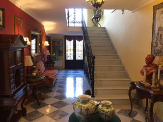 Casa  Calle italia. Excelente casa adosada de tres plantas  con piscina, garaje y to