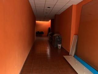 Local Comercial  Pasaje aguilar catena. Se vende local zona parque vandelvira