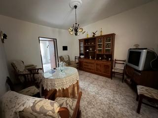 Casa adossada a Úbeda. Estupenda casa zona calle cava