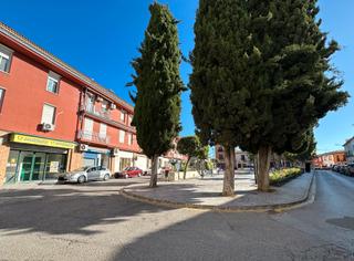 Local Comercial  Plaza alcalde pedro sola. Se vende estupendo local barrio san pedro