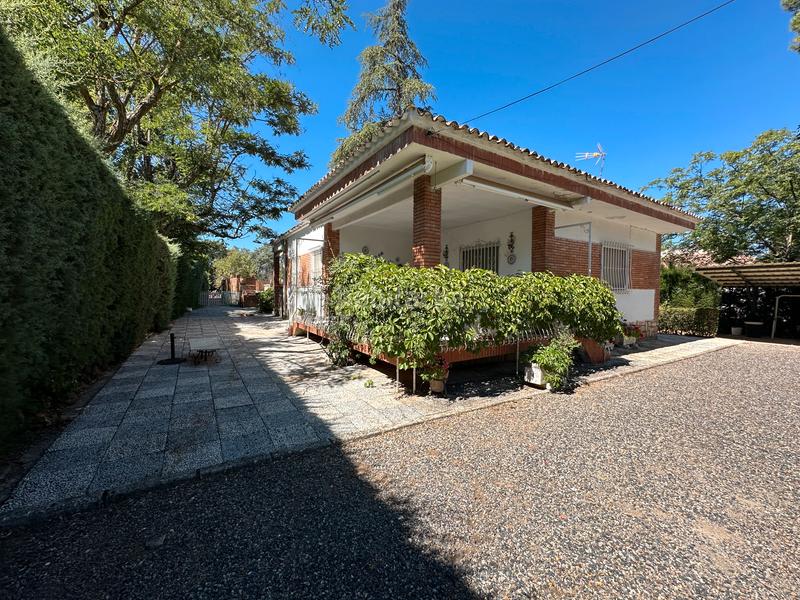 Foto 30b0ff85-4b60-42ba-800c-ef5f0f5809cc. Chalet estupendo chalet en la yedra urbanización privada en Baeza