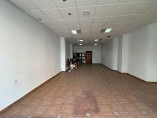 Lloguer Local Comercial  Calle santo domingo savio. Se alquila local zona parque norte