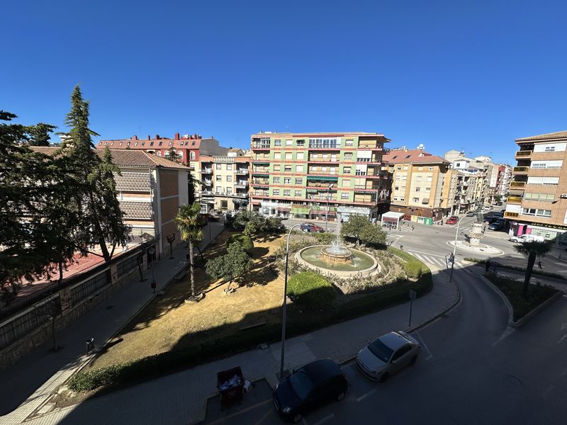 Foto 54279bb2-2aa6-47c8-948c-9ac4fcccef47. Local comercial a Úbeda