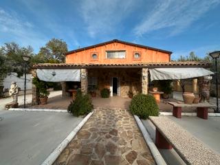 Xalet a Calle nueva 4. Estupendo chalet ctra la yedra a baeza