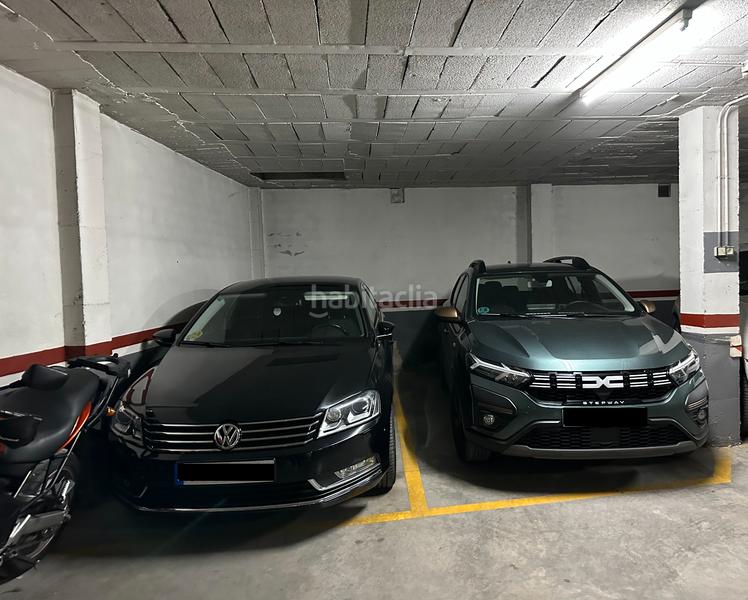 Foto 7d059739-bbf6-4546-a593-d43253851a3b. Aparcament cotxe a Úbeda