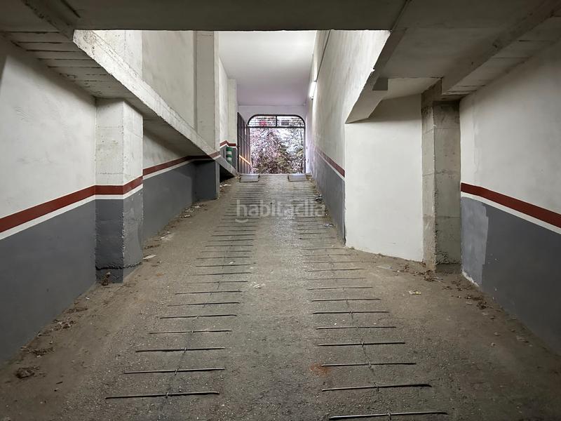 Foto ea236150-5c18-41df-becc-405e70e78b6c. Aparcament cotxe a Úbeda