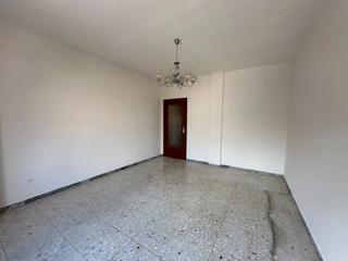 Pis a Calle doce leones 3. Se vende piso para reformar zona avenida libertad