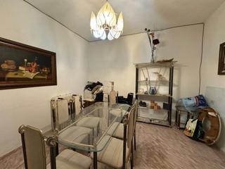 Maison à Úbeda. Estupenda casa en zona avenida libertad