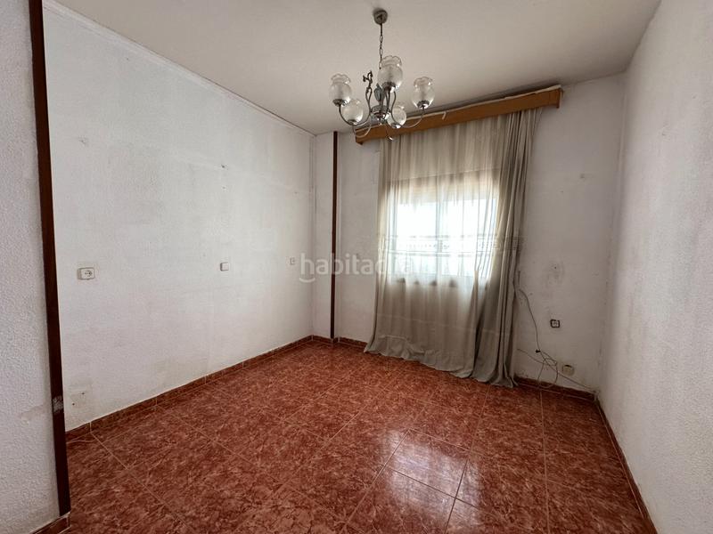 Foto 0b989f34-018b-46c9-b0d3-24a0fd28a2f0. Piso estupendo piso zona barrio puerta el sol en Úbeda