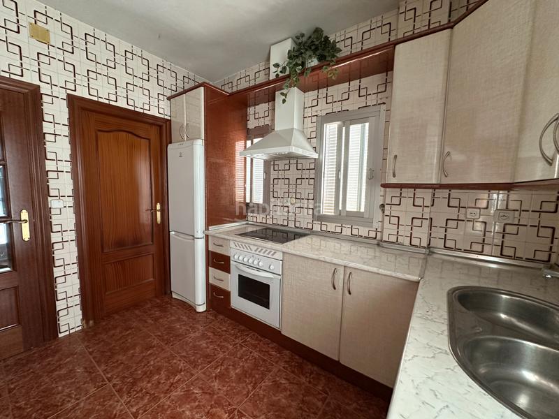 Foto af82da5a-e4a2-4494-a2f6-208f8e9bb59f. Piso estupendo piso zona barrio puerta el sol en Úbeda