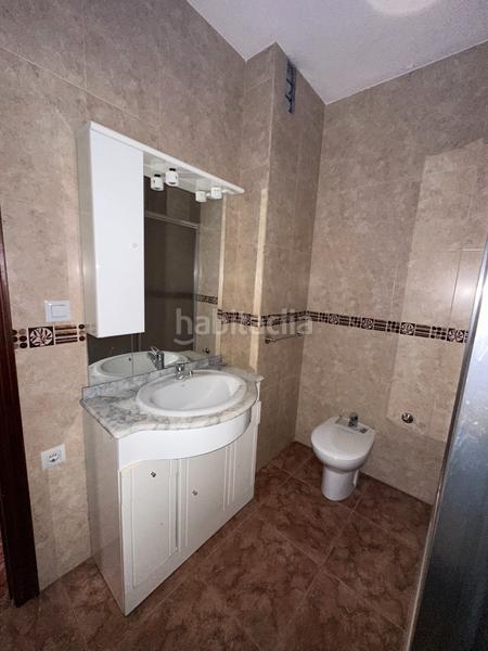 Foto d18b42d6-eda6-40a9-a76d-6ee94f2e5d0d. Piso estupendo piso zona barrio puerta el sol en Úbeda