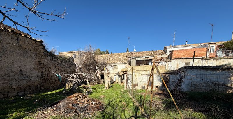 Foto af481672-9f00-4d14-a26b-7e6486a7e470. Casa amb xemeneia a Úbeda