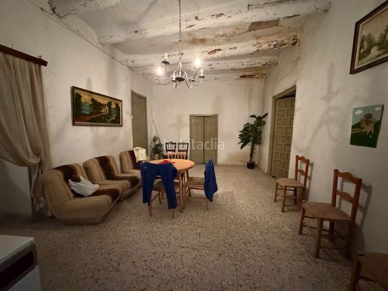 Foto c9cfed8e-d8ed-41da-ac5a-ead626c77608. Casa amb xemeneia a Úbeda