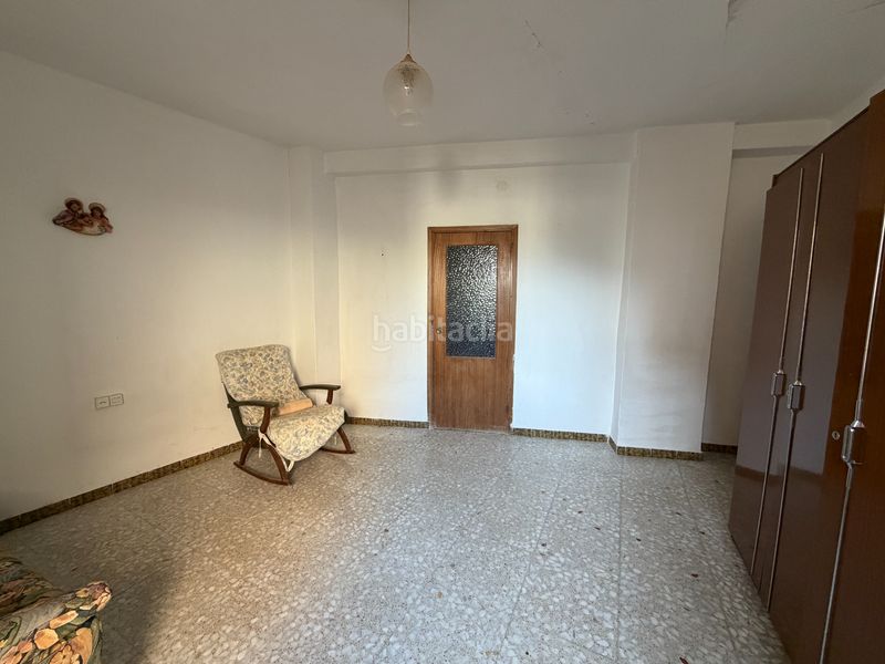 Foto f285f666-e8f6-452a-9211-c9c0b52f707a. Casa amb xemeneia aparcament a Úbeda
