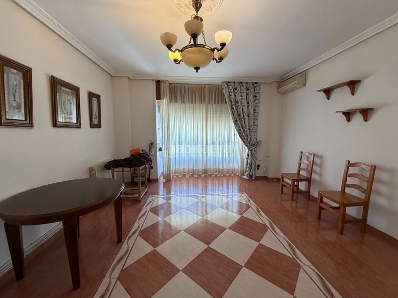 Foto e0c7aa00-547e-4485-9eb8-10f471caa07a. Pis amb calefacció a Úbeda