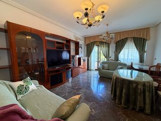 Lloguer Pis  Avenida libertad. Se alquila piso residencial con piscina avd libertad