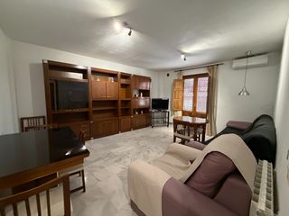 Rent Flat  Calle jorge manrique. Se alquila piso zona hospital de santiago