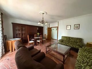 Etagenwohnung  Calle obispo cobos. Estupendo piso en calle obispo cobos