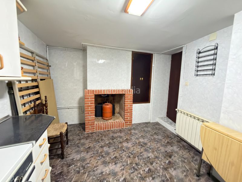 Foto 561f4e83-f2af-4340-b022-22c1ce2f4467. Casa amb xemeneia calefacció a Rus