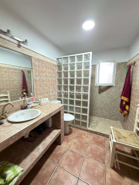 Foto a684609b-e49d-470d-bbdb-609b7f2ca77b. Casa amb xemeneia calefacció a Rus